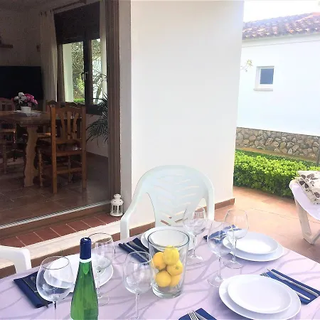 Montserrat 1, Terrace & Pool Holiday home *