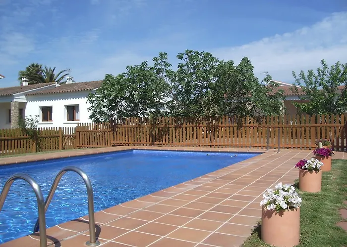 בית נופש Montserrat 1, Terrace & Pool *